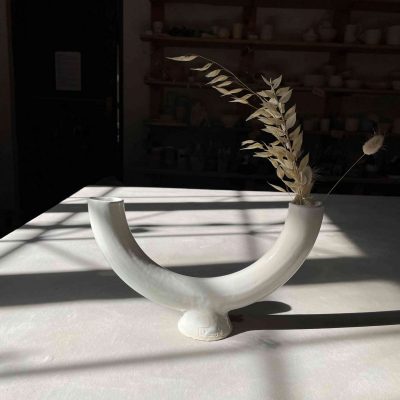 UMI U-vase in white - Shopfox